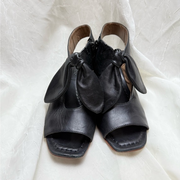 Bernardo Luna Black Leather Knot Peep Toe Sandals Block Heel Boho Size 7 - Picture 3 of 10